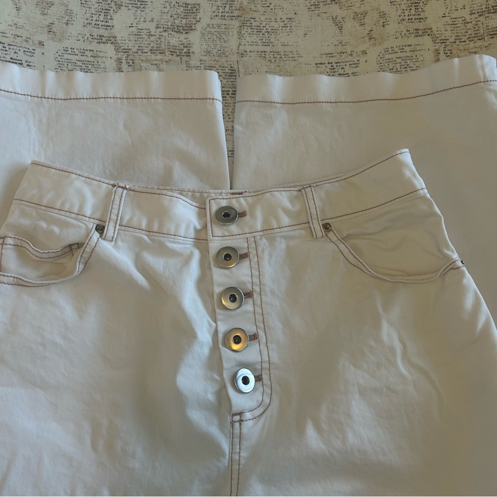 Kate Spade white jeans, wide legs great condition 25”inseam , 36” long size 27